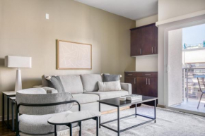 North Hollywood 2br w gym pool near TJ LAX-881